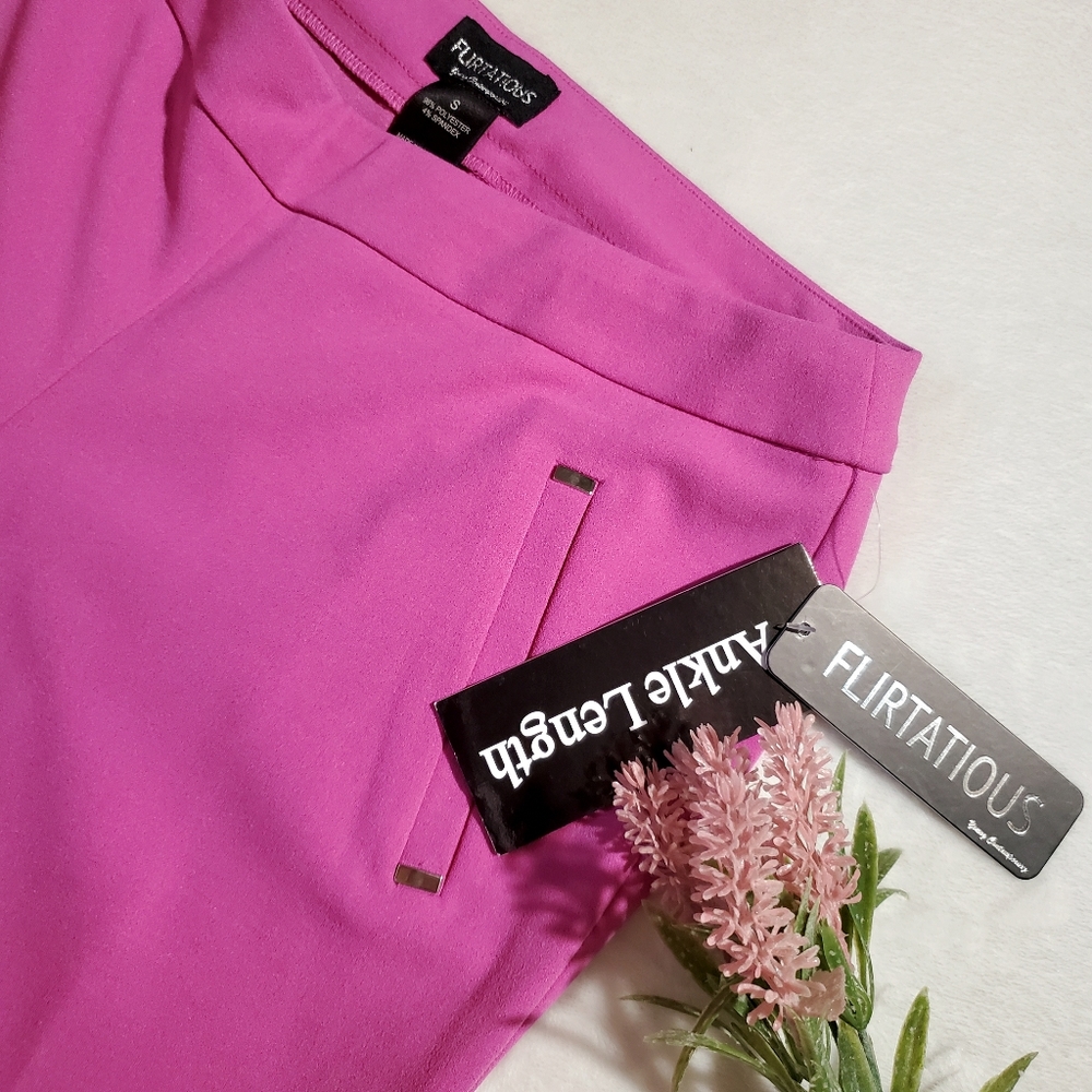 Flirtatious Mid-Rise Ankle Length Pants